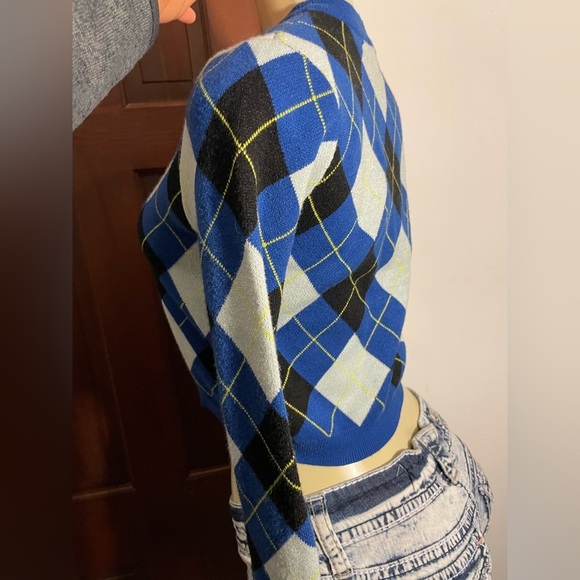 Sweater - Picture 4 of 4